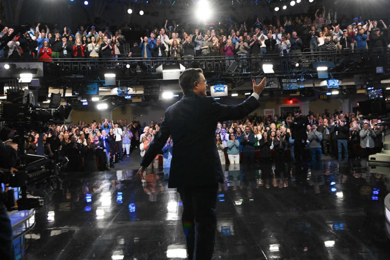 Trump rips 'jerk' Stephen Colbert as 'Late Show' host takes his final ...