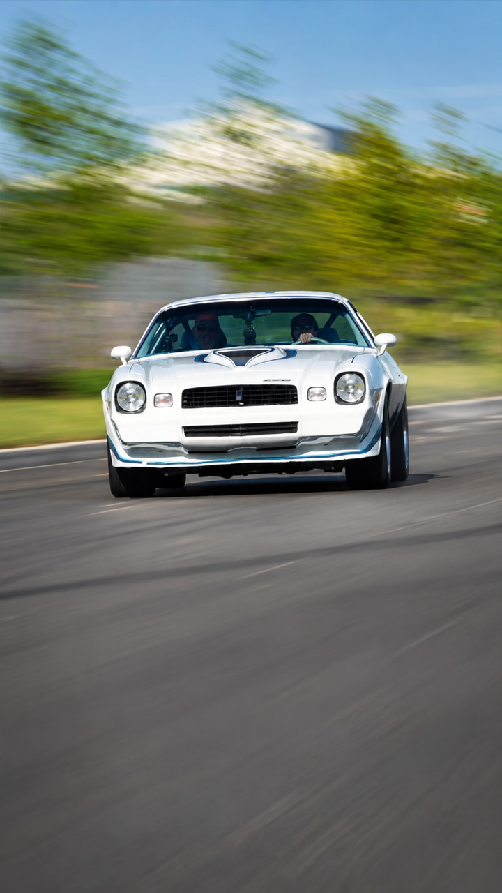 Supercharged Z28 turns the road wild