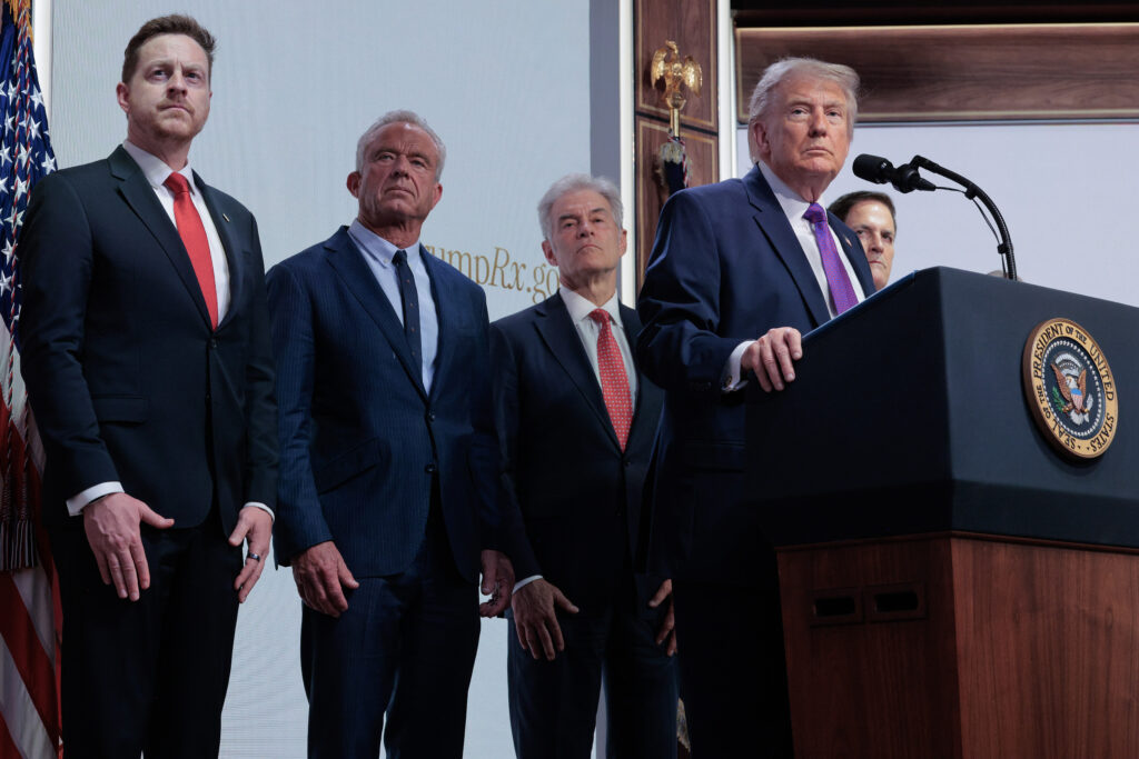 RFK Jr.’s Hand Looks A Lot Like Trump’s Now & People Are Concerned