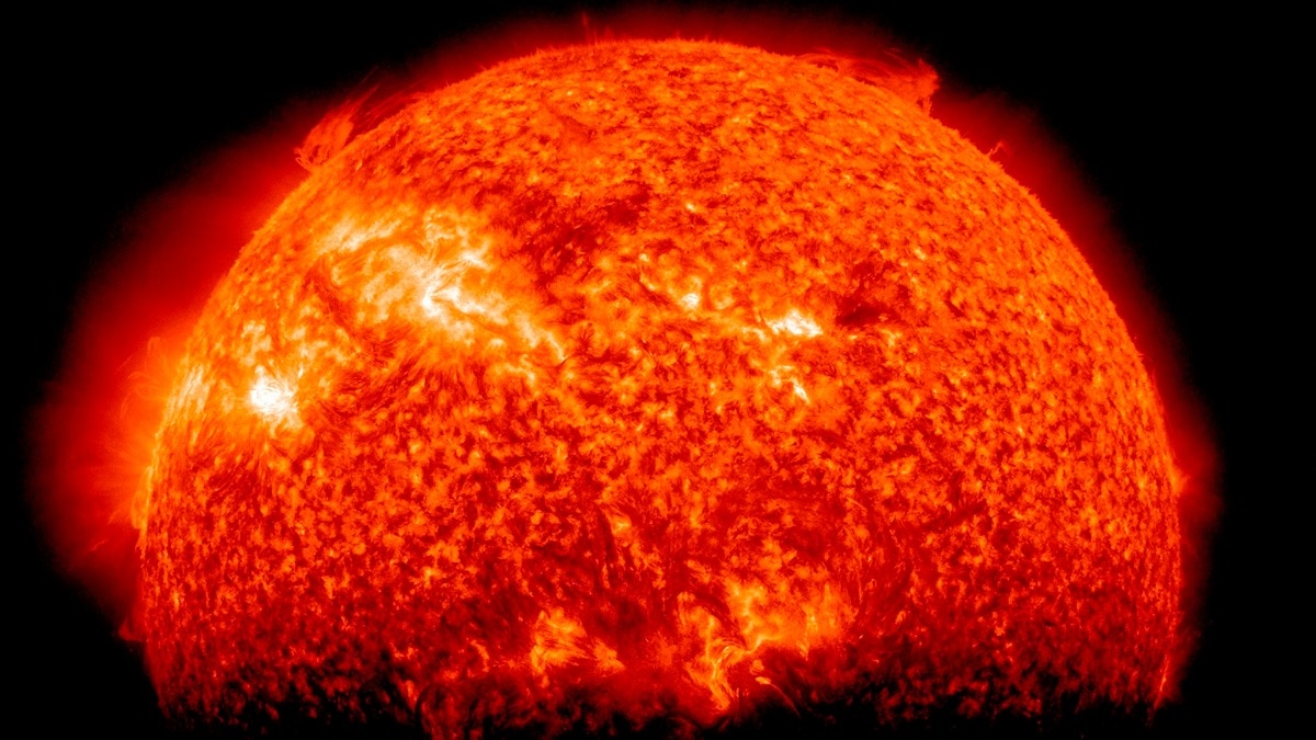 How a powerful blast left the sun and then mysteriously fell back
