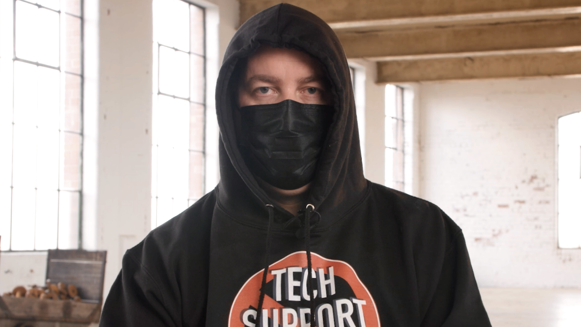 This hacker has infiltrated 3,000+ scam call centers to save their victims