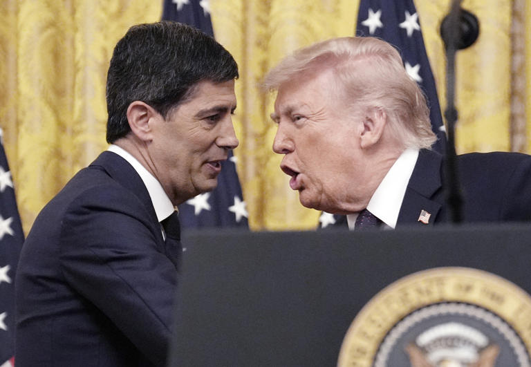 Trump preside juramento de Kevin Warsh como líder de una Fed totalmente ...