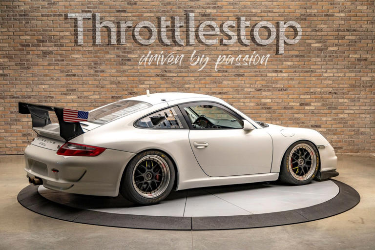This 2009 Porsche 997.1 GT3 cup car looks every bit like a proper ...
