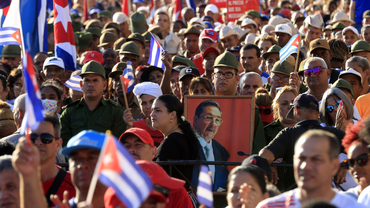 Decenas de miles de cubanos protestan en La Habana ante la acusación de ...