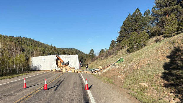 Home falls from trailer in southwestern Colorado onto Highway 62