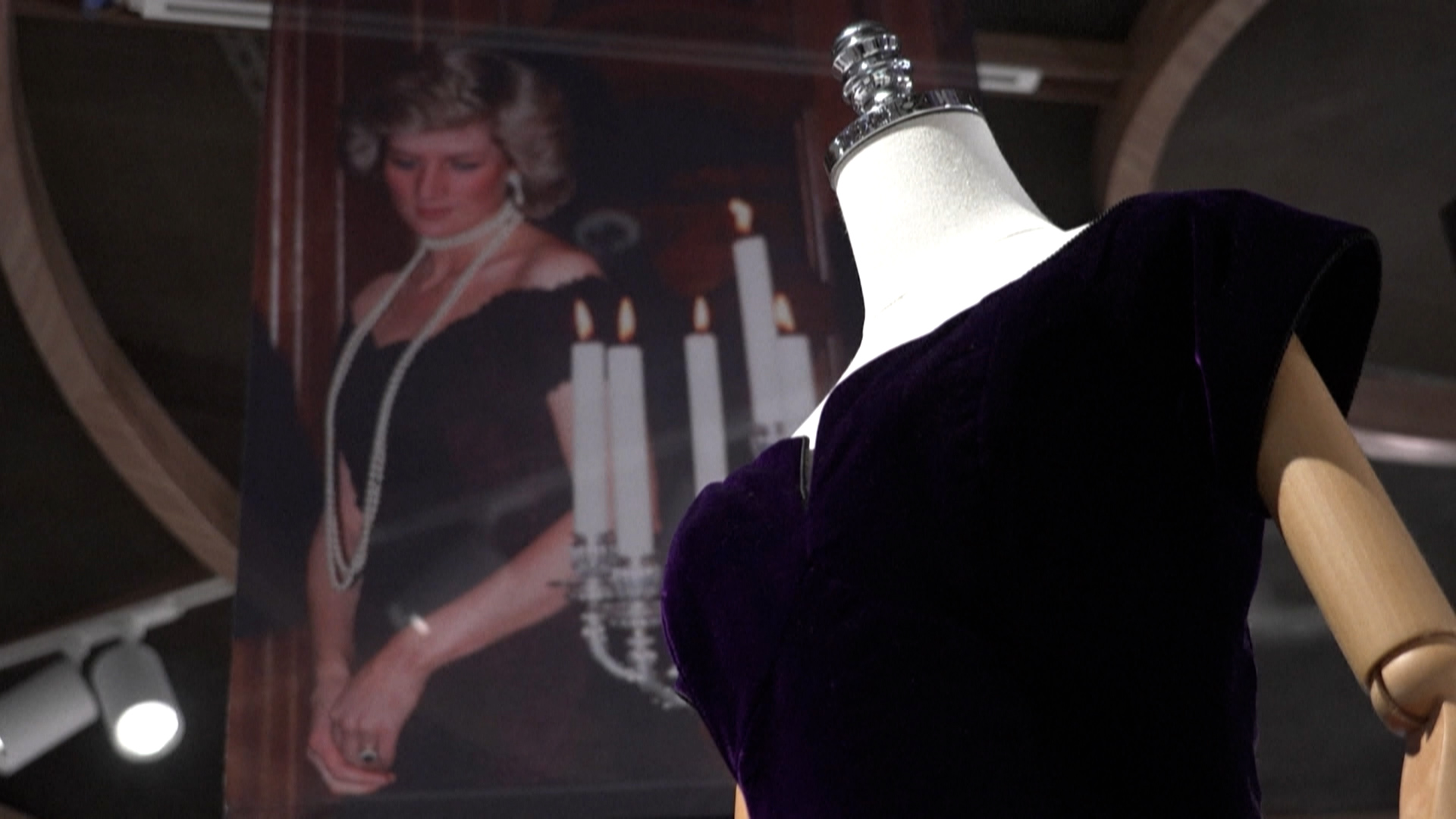 Los icónicos vestidos de la princesa Diana se subastan a precios ...
