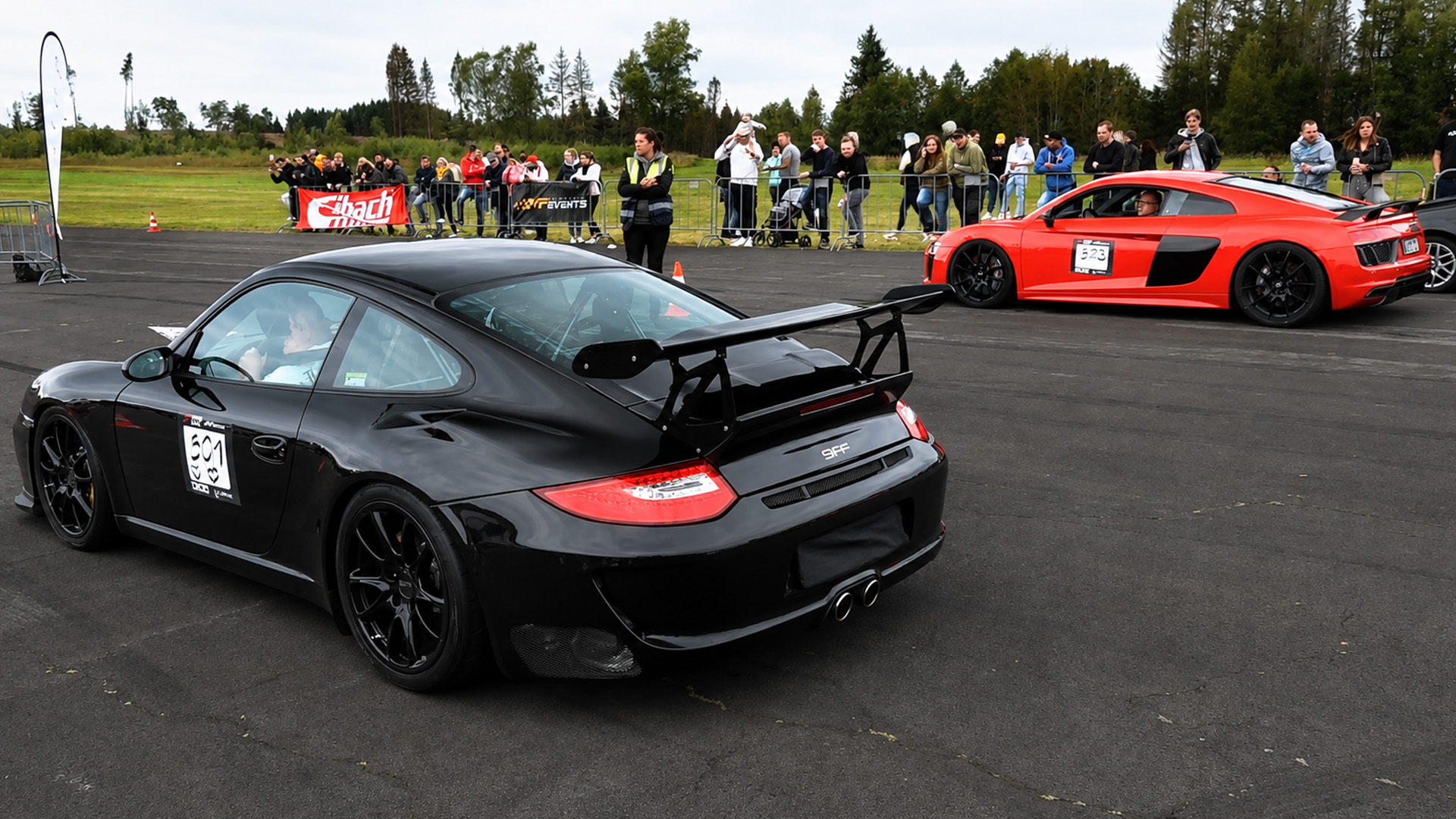 Tuned Porsche 997 GT3 faces Audi R8 in straight line battle