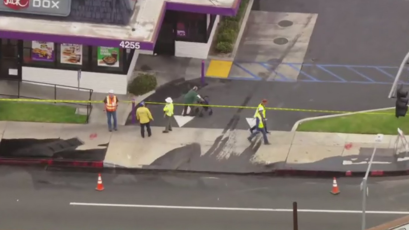 East Los Angeles ruptured pipeline sends thousands of gallons of oil ...