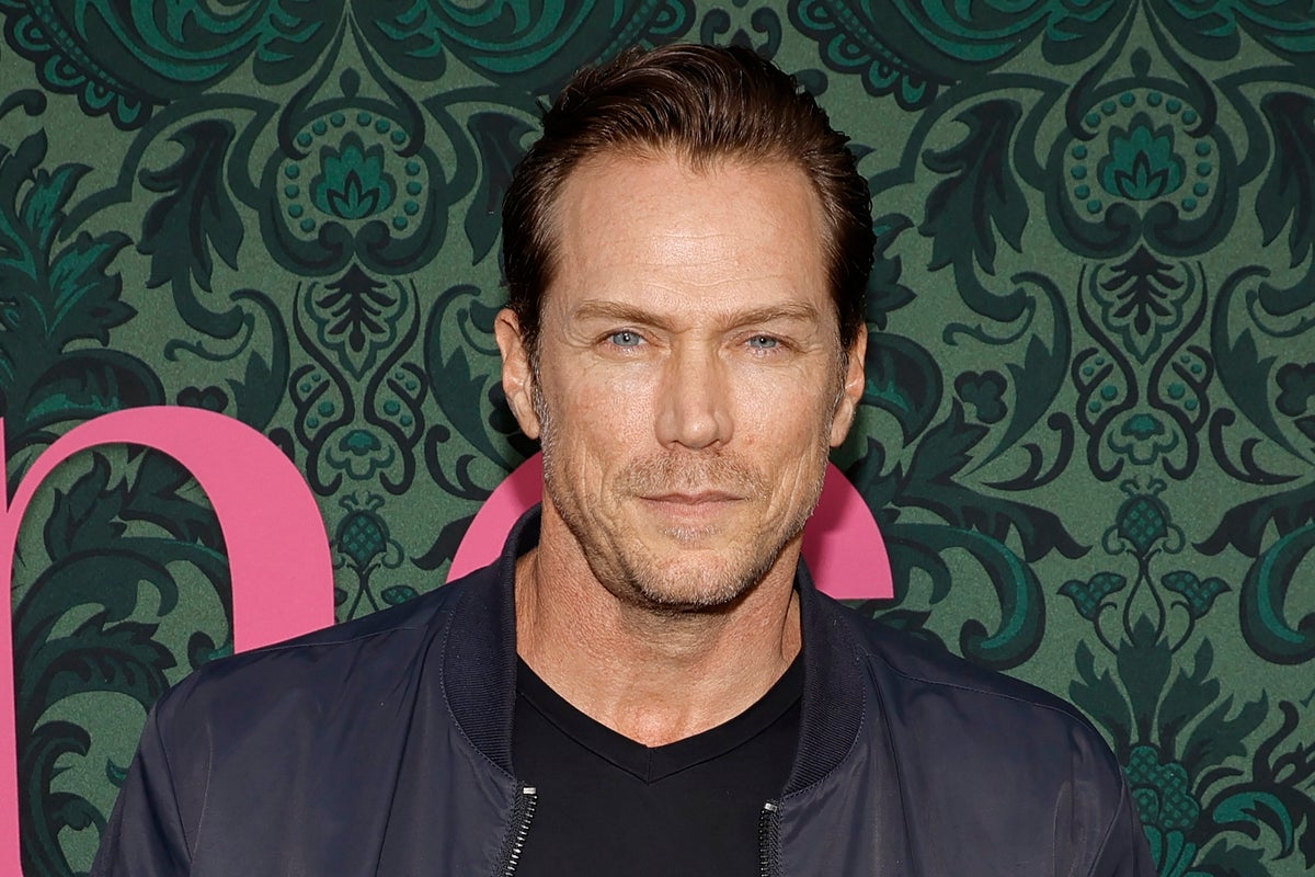 Jason Lewis regresa a redes con un mensaje para sus seguidores
