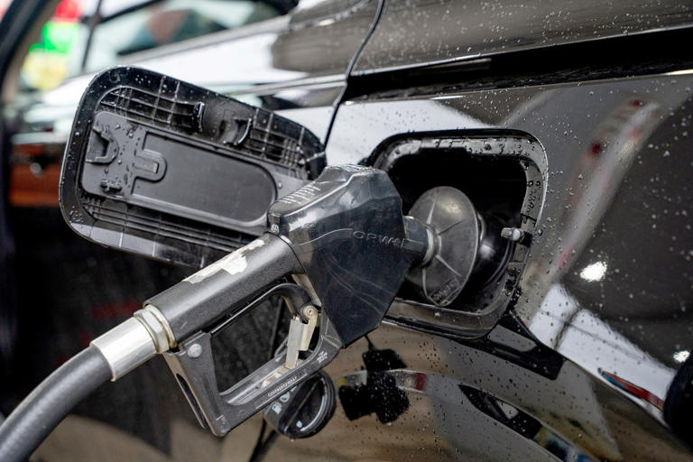 Gas prices near highest level in 4 years ahead of Memorial Day