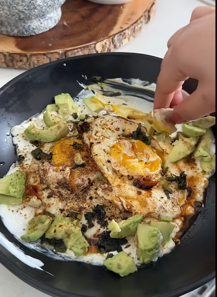 Make eggs like this 🍳🔥 so good OMG… simple, fast, and absolutely addictive