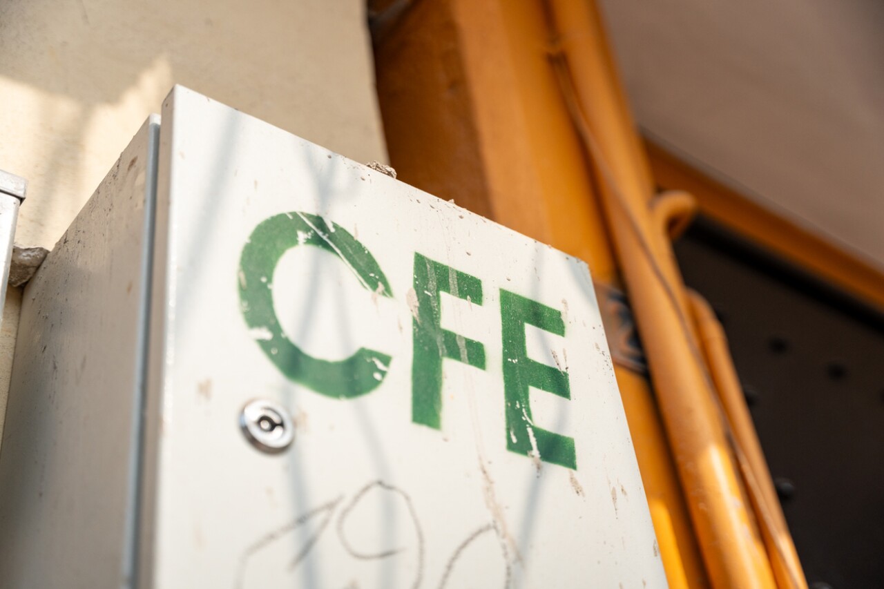 Moody's rebaja la calificación crediticia de CFE por su alta ...