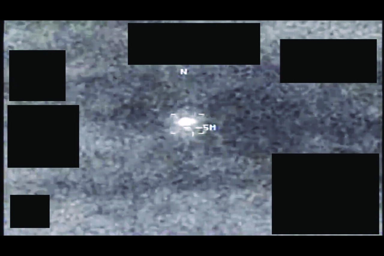 美軍F-16「擊落UFO」畫面首曝 命中瞬間爆炸! 222份外星檔案解密