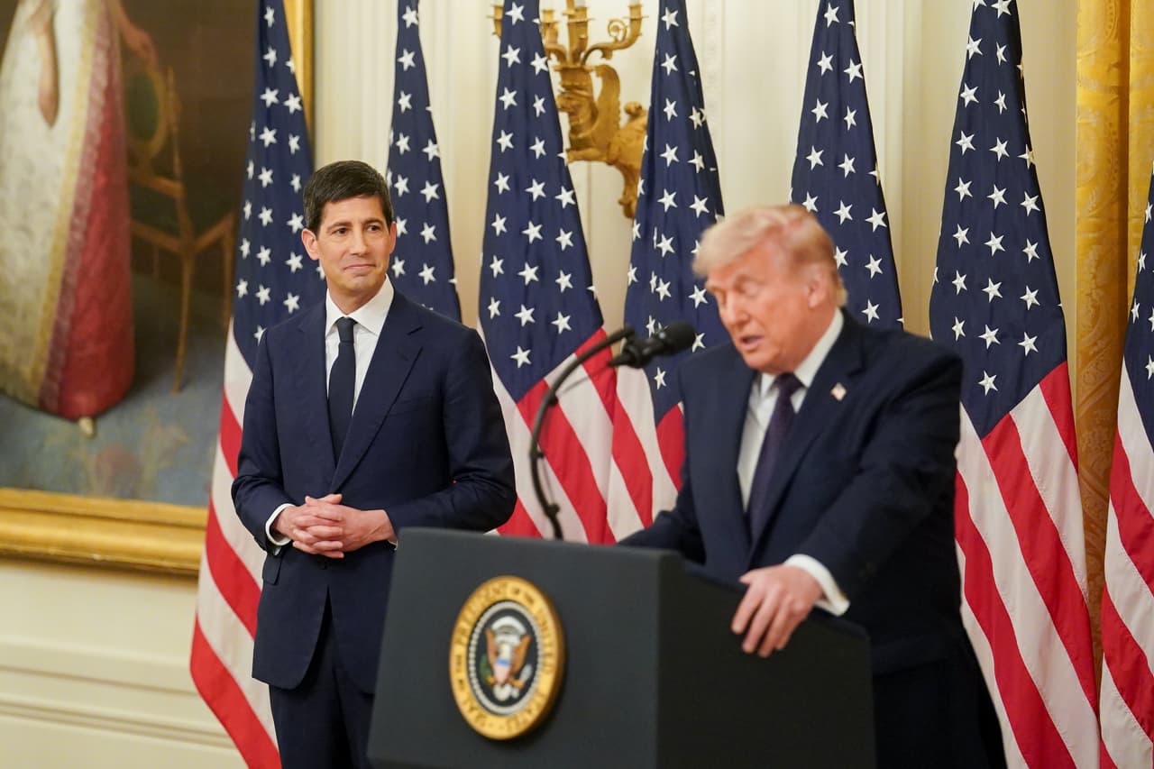 Kevin Warsh officially becomes Fed chair. Trump promises not to stand ...