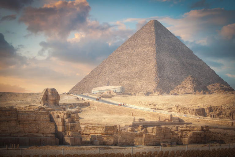Ingenious design features that help the Great Pyramid of Giza withstand ...