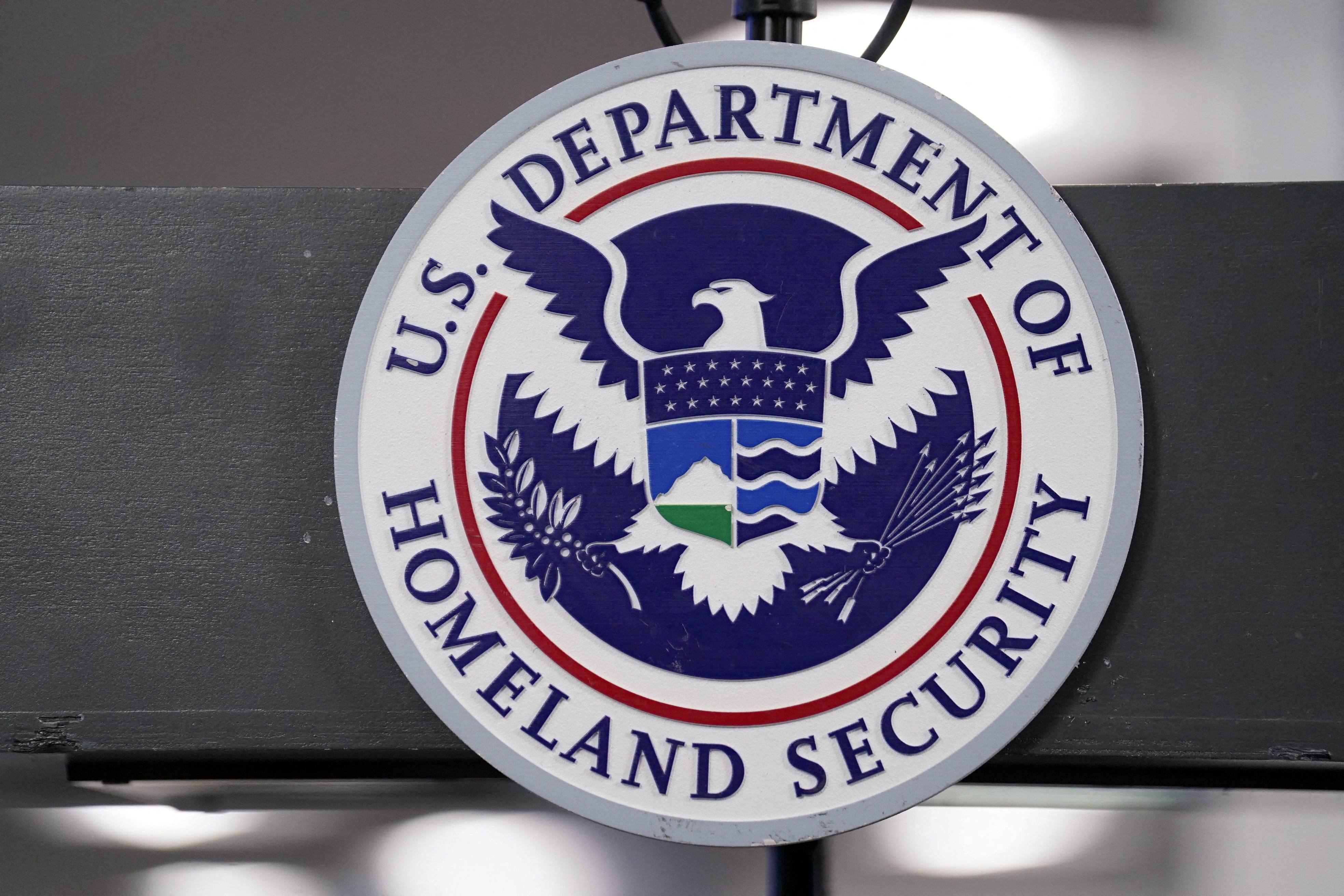 US says temporary visa holders should leave to apply for green cards