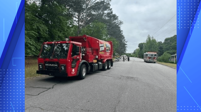 Trash truck fire forces crew to dump garbage in neighborhood