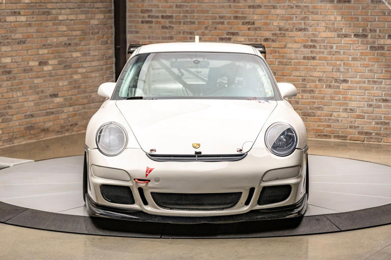 This 2009 Porsche 997.1 GT3 cup car looks every bit like a proper ...