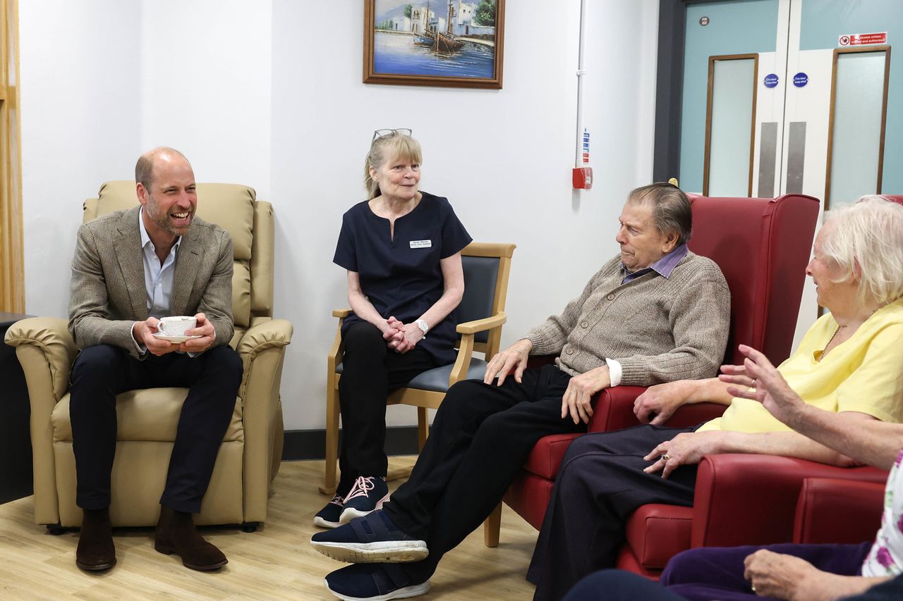 Prince William has hilarious response after 94-year-old woman flirts ...