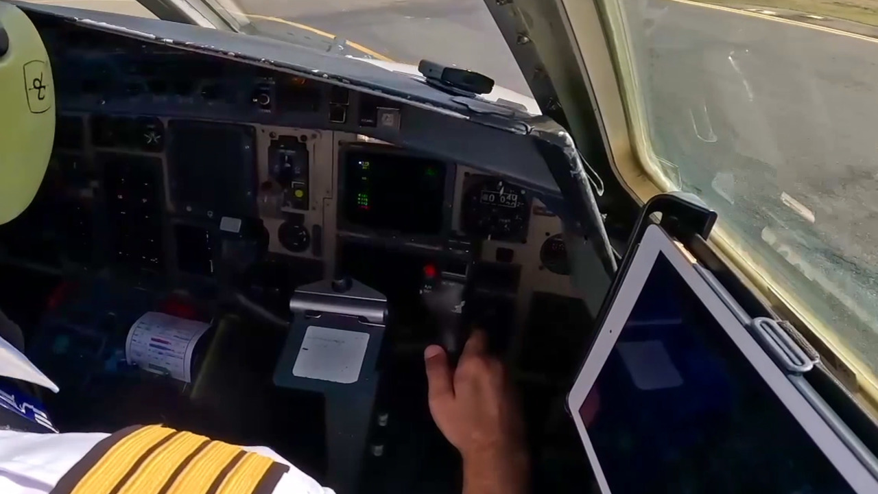 Exploring the Jetstream 41 at Roatan with Just Planes
