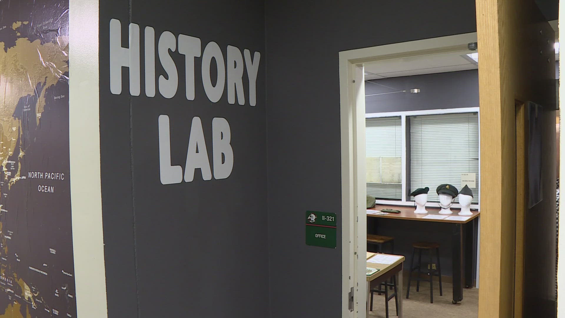 High school history lab teaches students about the late 1900s