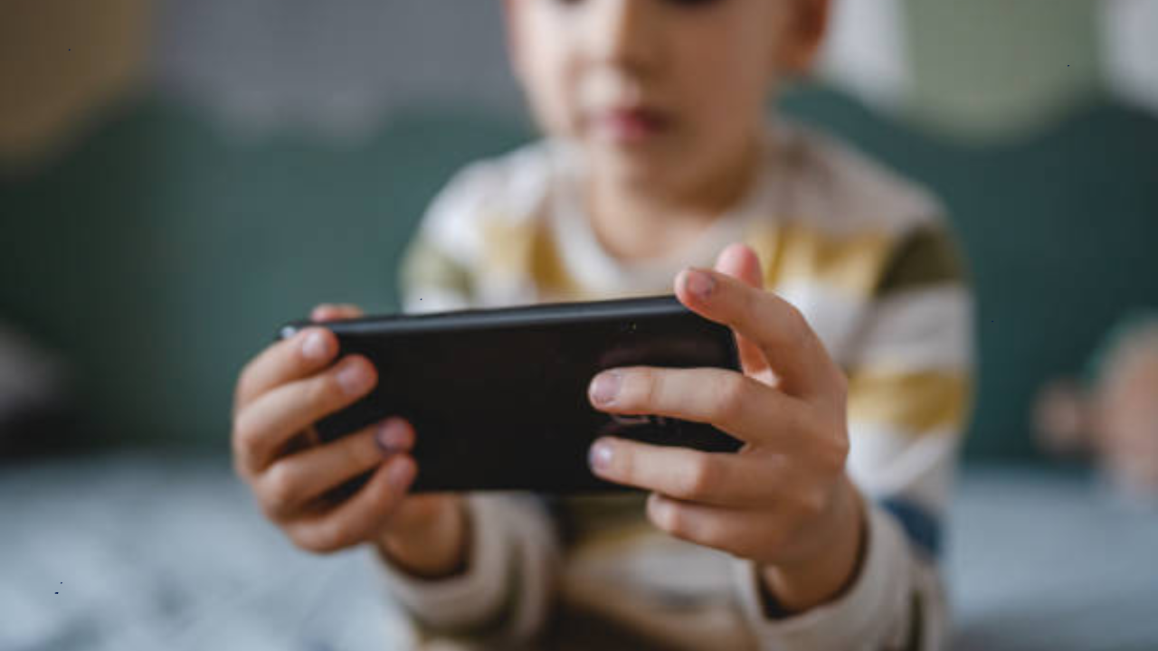 US surgeon general issues advisory to limit children's screen time