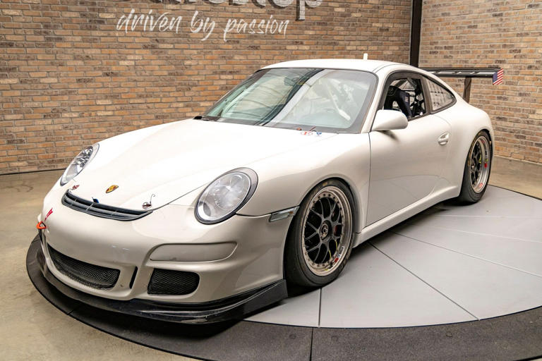 This 2009 Porsche 997.1 GT3 cup car looks every bit like a proper ...