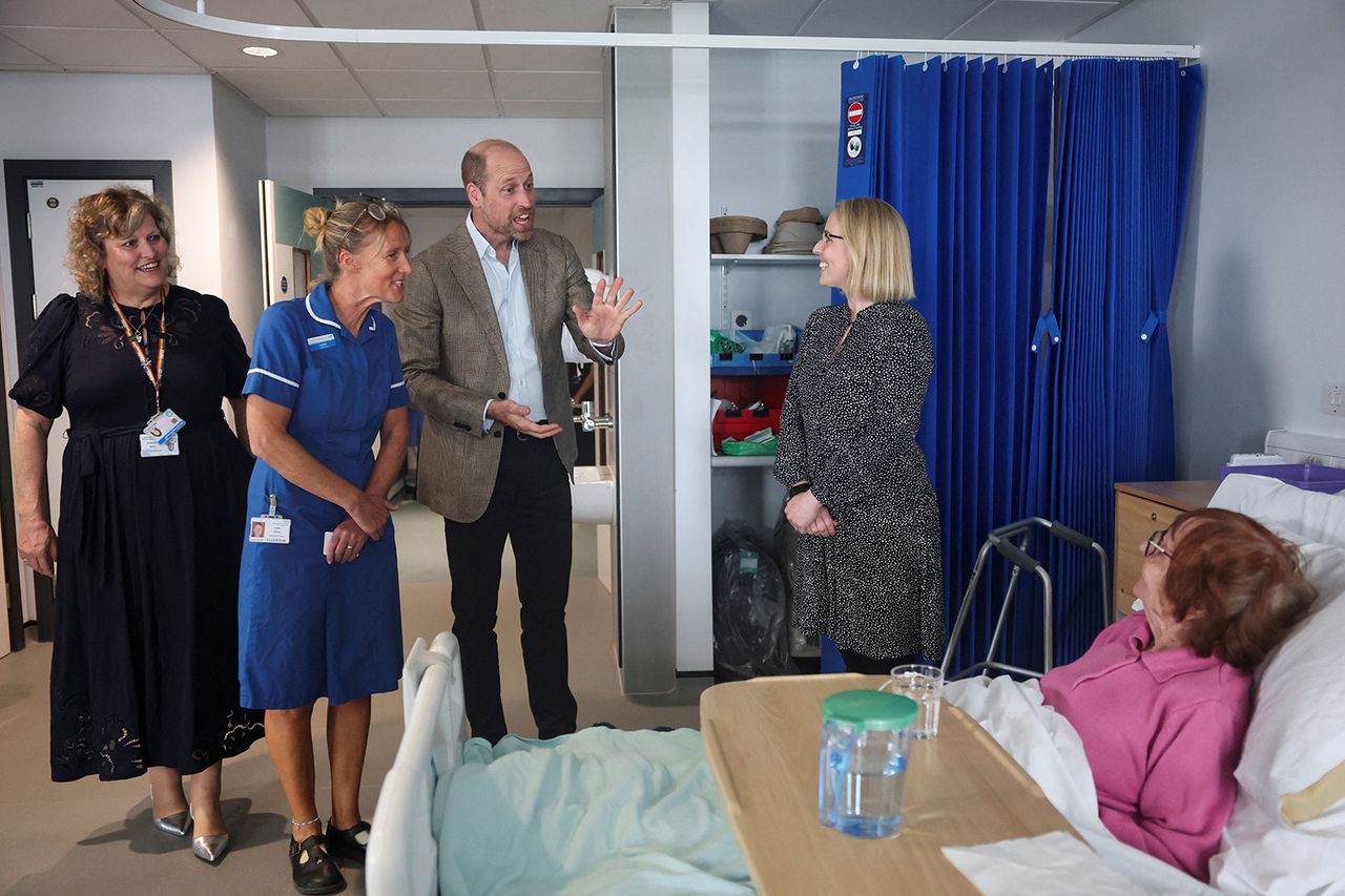 Prince William has hilarious response after 94-year-old woman flirts ...