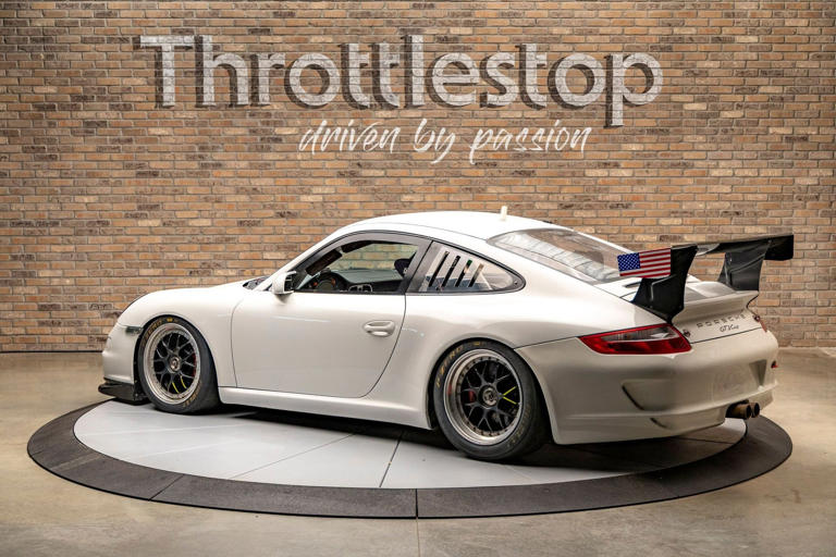 This 2009 Porsche 997.1 GT3 cup car looks every bit like a proper ...