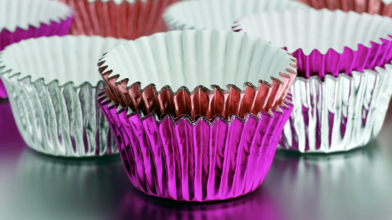 How to make paper roses from baking cups