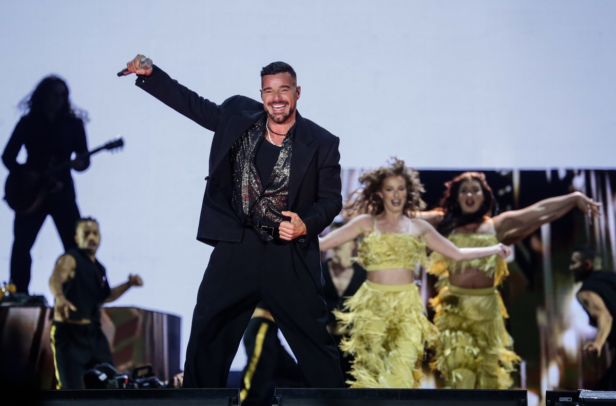 Ricky Martin sufrió ataque con gas lacrimógeno en concierto; lo ...