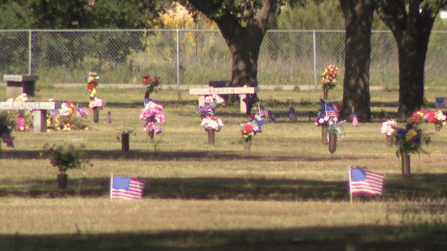 Memorial Day weekend begins as volunteers place flags on fallen ...