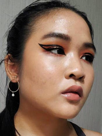 reviewer wearing the eyeliner