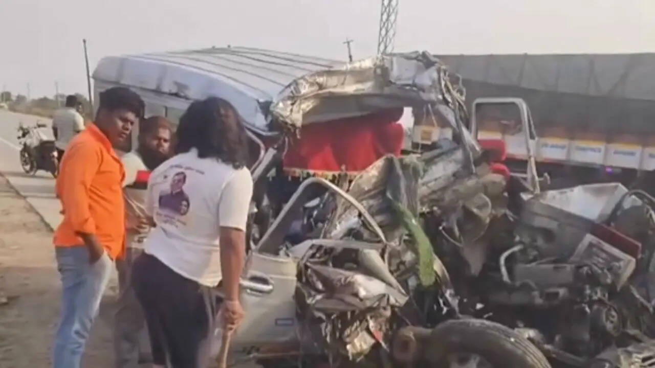 Karnataka road mishap: 5 killed as cruiser collides with lorry in ...