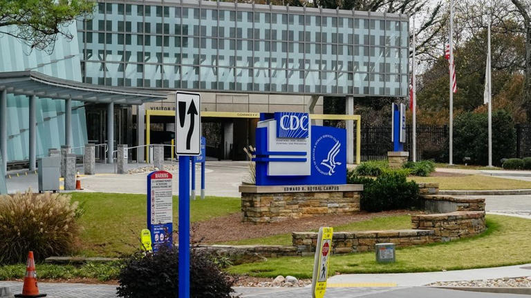HHS expands CDC power to temporarily block some travelers amid Ebola ...
