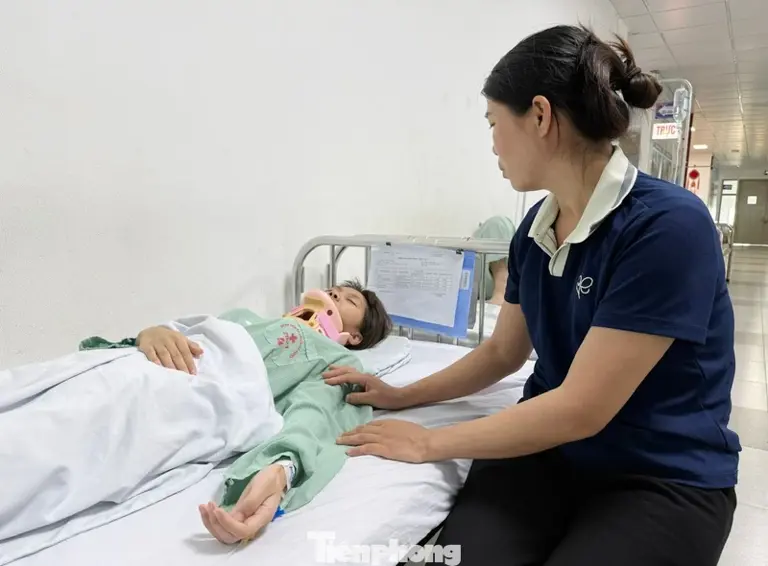 Báo điện tử Tiền Phong Nỗi đau của người mẹ khi chứng kiến con bị đánh đập dã man. 1
