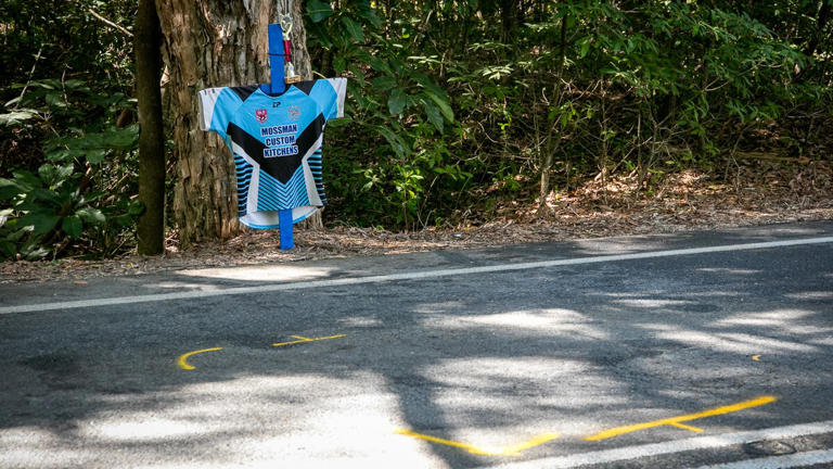 A Mossman Port Douglas Sharks rugby league club jersey was left in tribute at the scene of the crash. (ABC Far North: Brendan Mounter)