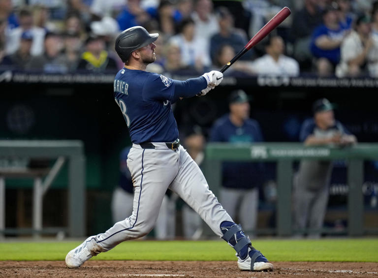 Mariners warp reality, win normal baseball game in Kansas City