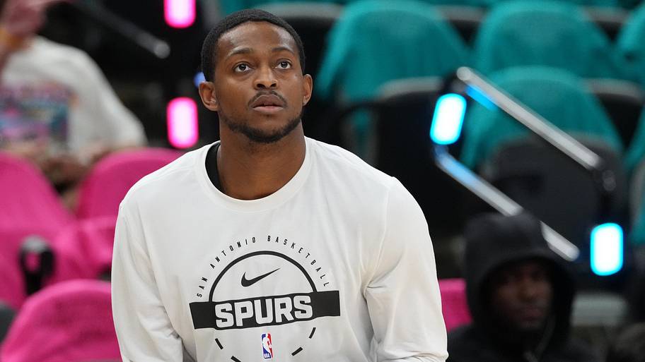 Spurs' De'Aaron Fox appears to reaggravate ankle injury after Dort ...