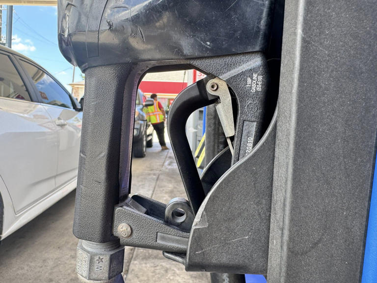 AAA expects record Memorial Day weekend travel despite high gas prices