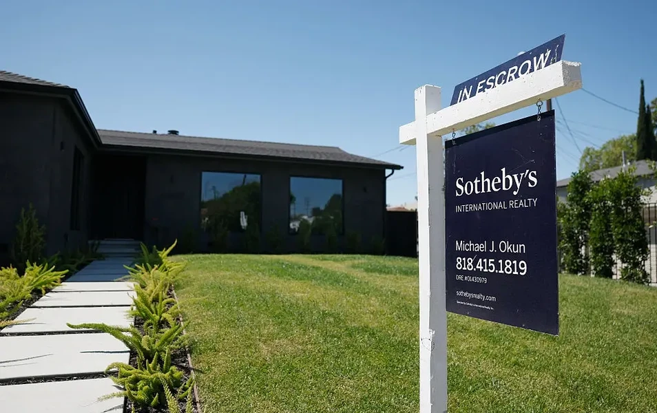 Price cuts linger in some US cities despite national easing