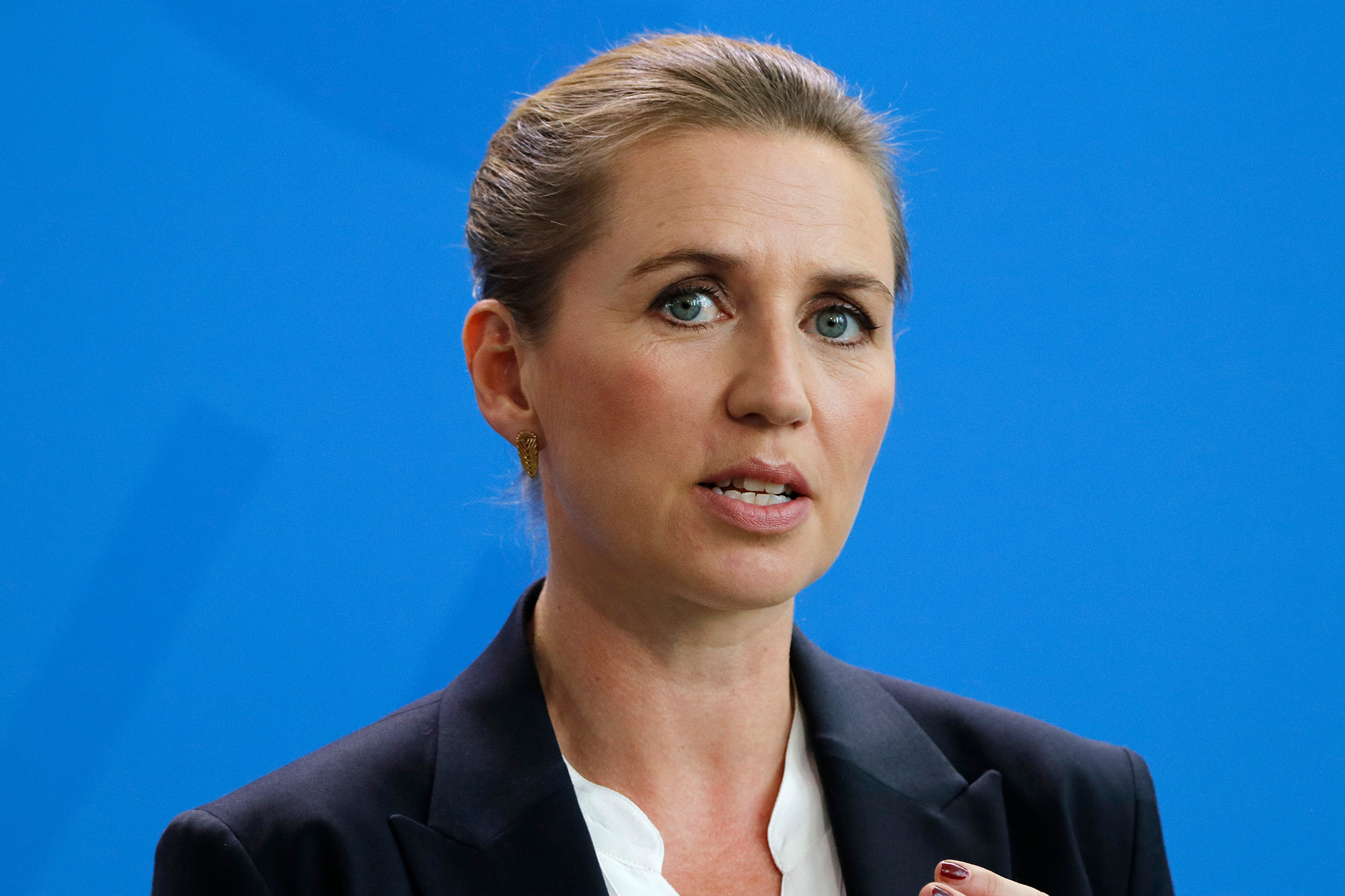 Nu har hun gjort det: Dybt bekymret Mette Frederiksen deler privat ...