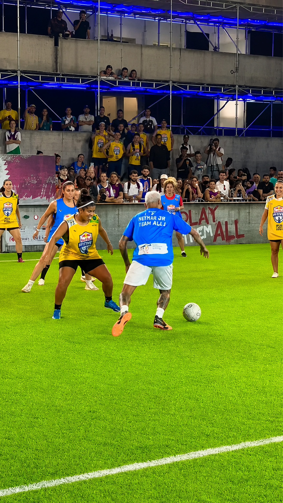 Neymar impresses women players with his ball control