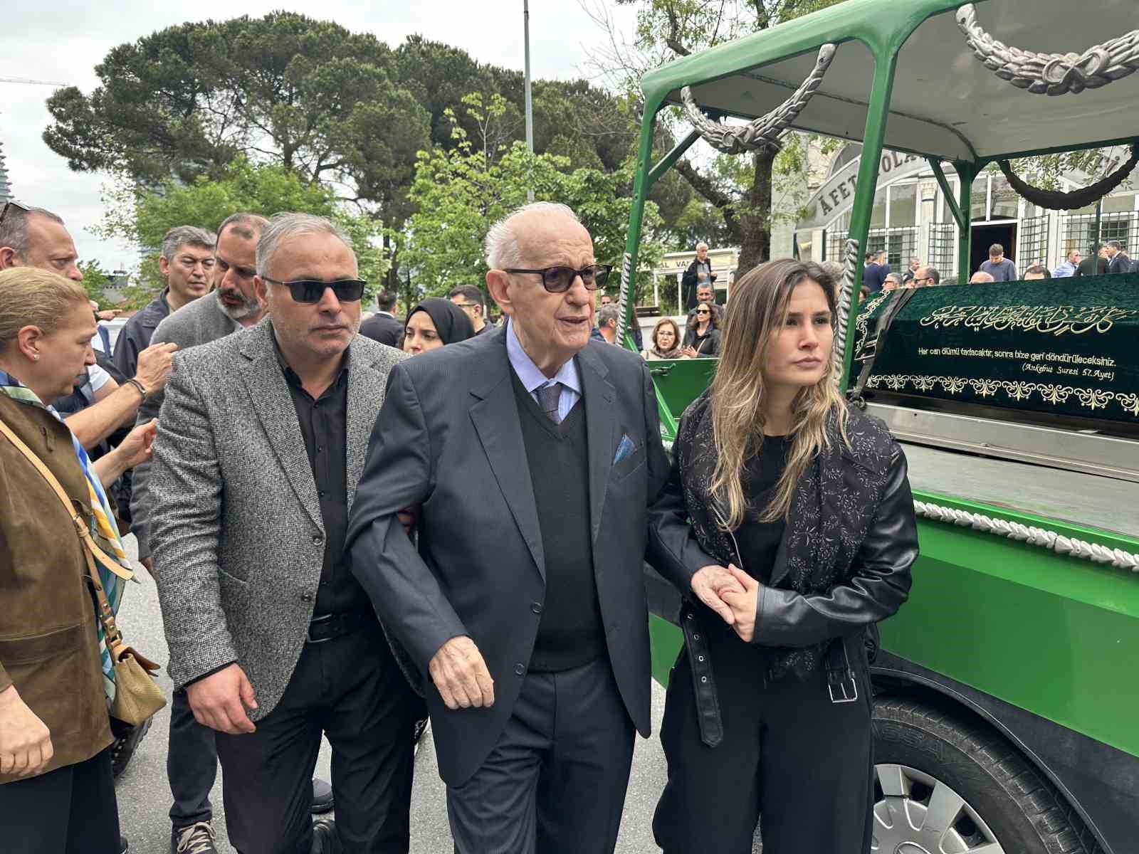 TFF onursal başkanı Şenes Erzik’in acı günü: Eşi Dilek Erzik son ...