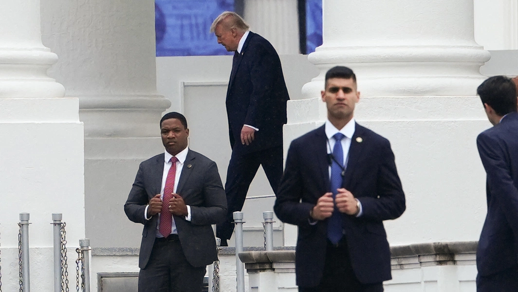 Viral photo of Trump and RFK Jr. hands fuels health debate