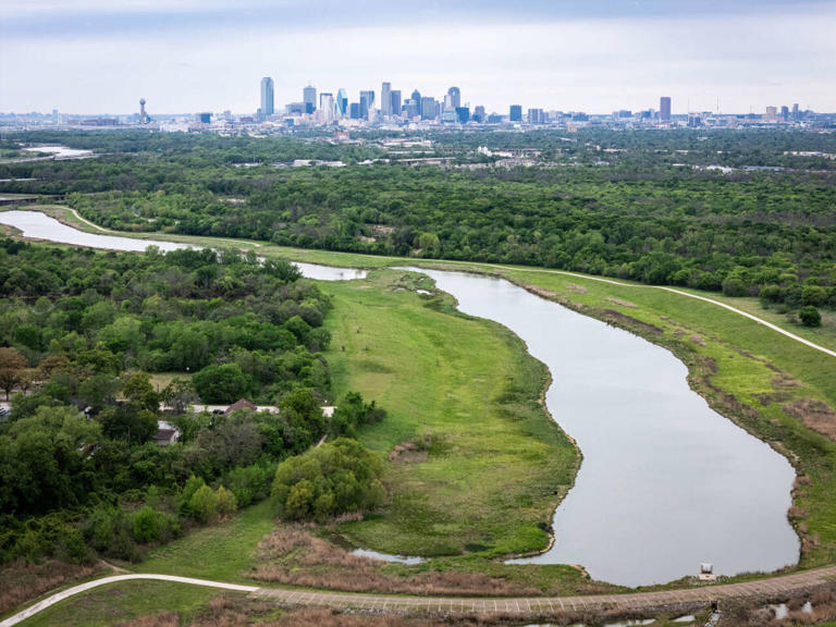 Dallas at a crossroads on data center policy amid regional boom