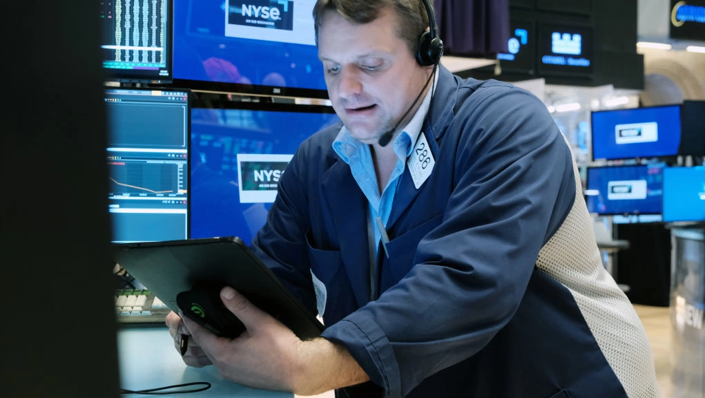 Utilities ETF drops 4.9% in May amid AI grid strain fears