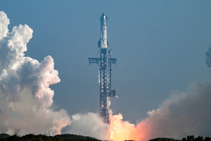 SpaceX membangun pipa gas langsung ke basis untuk pasokan bahan bakar roket
