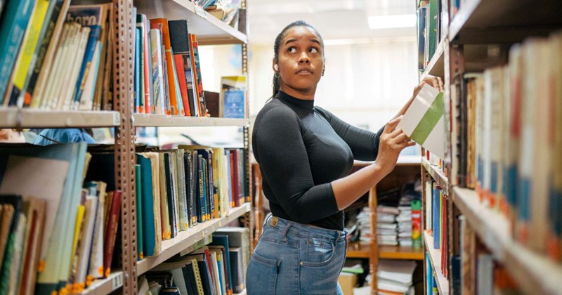 University library charges student in $100 of late fees, student sneaks ...