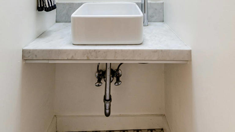 8 bathroom trends designers say are outdated in 2026